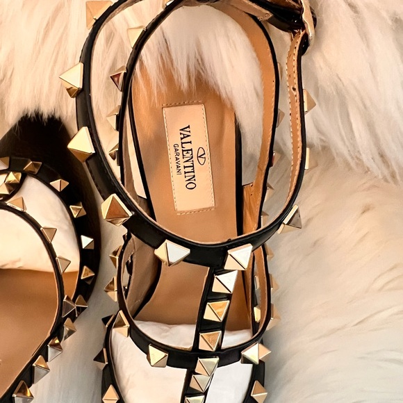 ROCKSTUD GRAINY LEATHER ANKLE STRAP PUMP - Picture 12 of 16